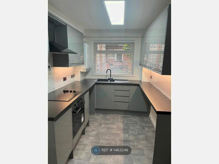 2 Bedroom Flat To Rent In Somersby Road, Woodthorpe, Nottingham, NG5