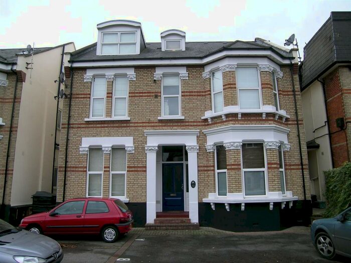 1 Bedroom Flat To Rent In The Avenue, Surbiton, KT5
