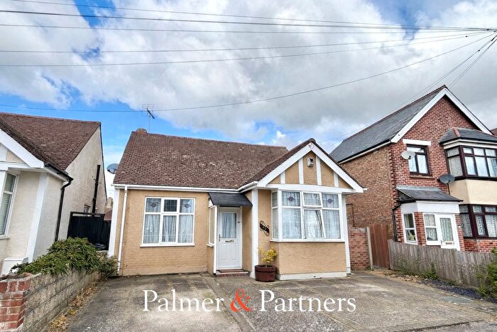 2 Bedroom Bungalow For Sale In Carrs Road, Clacton-On-Sea, Essex, CO15
