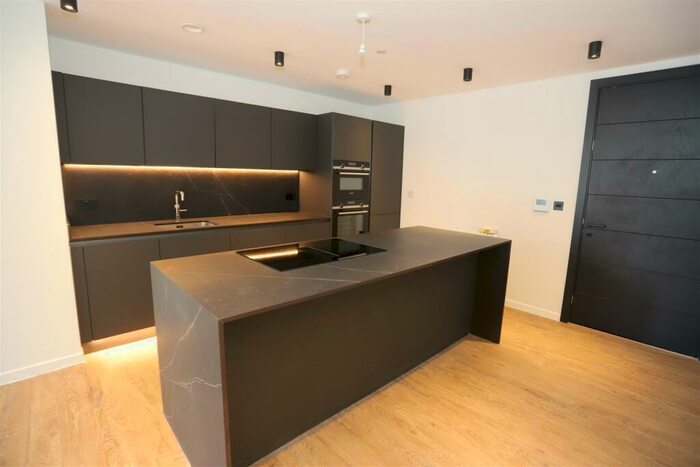 2 Bedroom Apartment To Rent In Canal Wharf House, Castlefield, M15