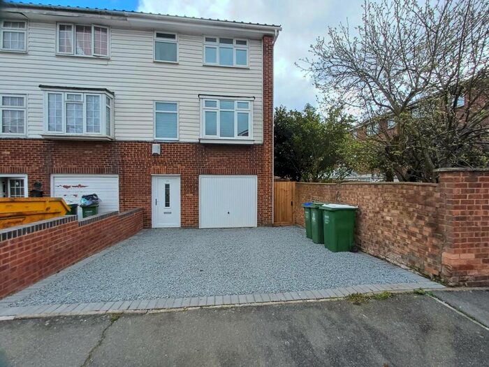 3 Bedroom House To Rent In Glendale Way, Thamesmead, SE28