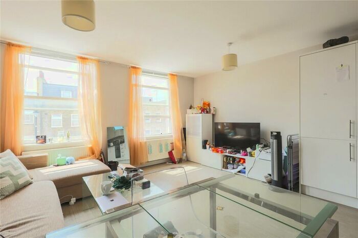 2 Bedroom Apartment To Rent In Chapel Market, Islington, London, N1