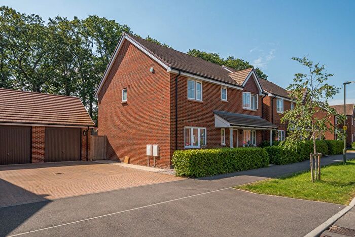 4 Bedroom Detached House For Sale In Longhurst Avenue, Cranleigh, GU6