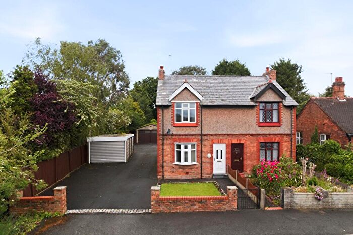 3 Bedroom Semi-Detached House For Sale In Graingers Road, Northwich, CW9