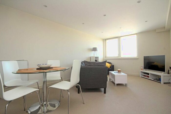 1 Bedroom Flat To Rent In Orchard Road, Richmond, TW9