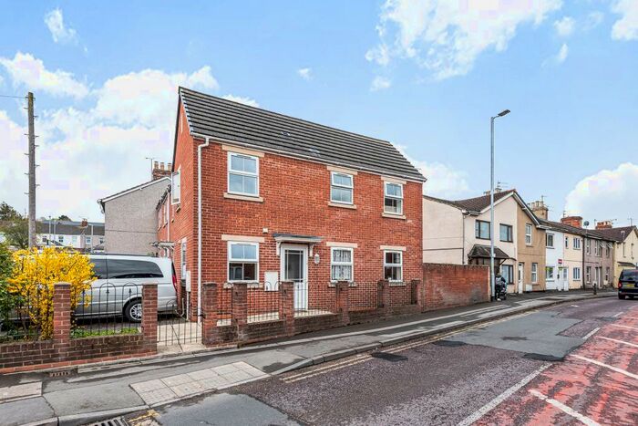 2 Bedroom Terraced House To Rent In Swindon, Wiltshire, SN1