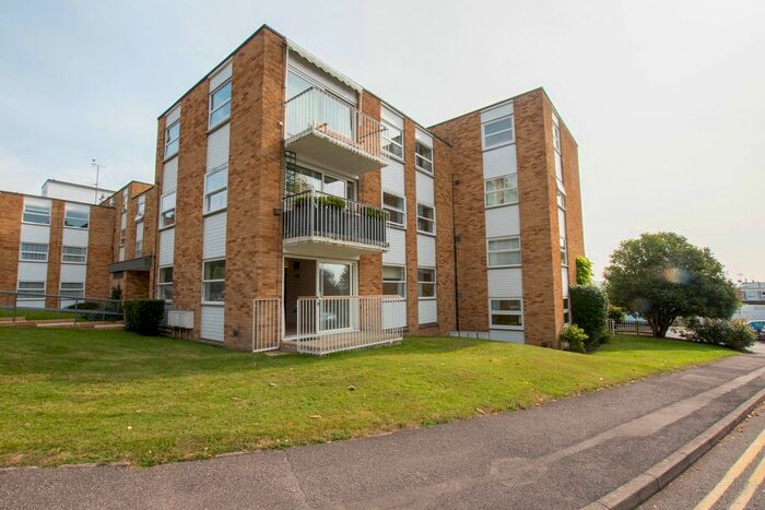 2 Bedroom Flat To Rent In Ancastle Green, Henley-On-Thames RG9
