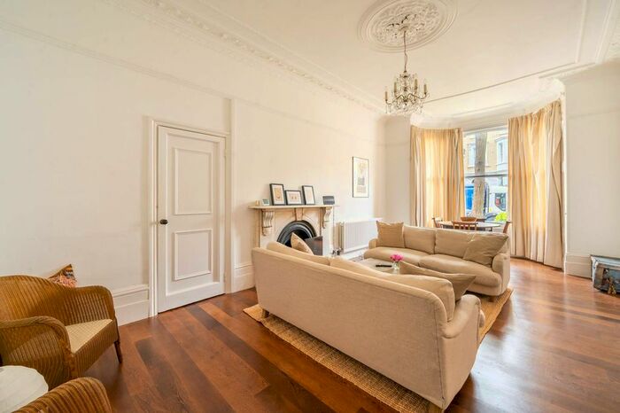 2 Bedroom Flat To Rent In Gauden Road, Clapham Old Town, London, SW4