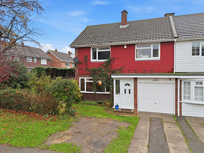 3 Bedroom Semi-Detached House For Sale In The Paddocks, Ingatestone, CM4