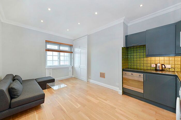 Studio To Rent In Cheyne Walk, Chelsea, London, SW10