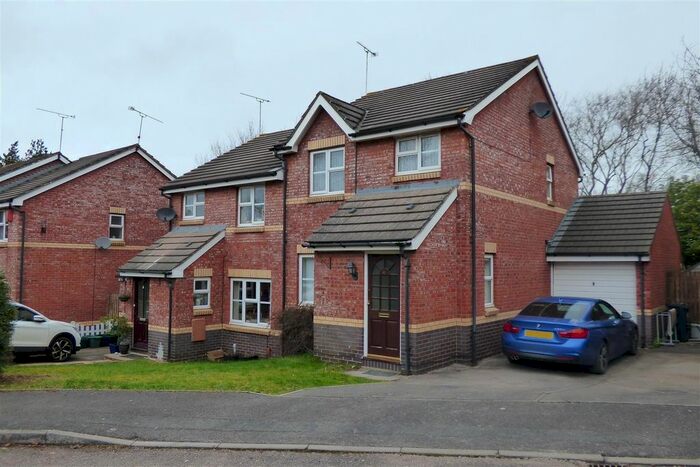 3 Bedroom Semi-Detached House To Rent In Armstrong Close, Thornbury, Bristol, BS35