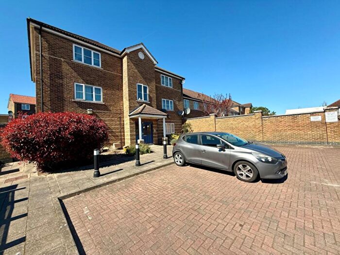 1 Bedroom Flat To Rent In Guinevere Court, Chauncey Close, Edmonton, N9