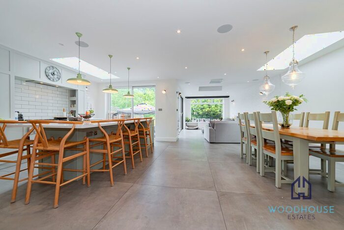 5 Bedroom Semi-Detached House To Rent In Chanctonbury Way, London, N12