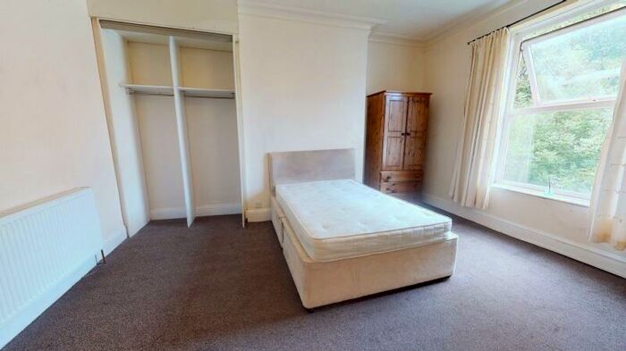 1 Bedroom Apartment To Rent In Victoria Road, Hyde Park, Leeds, LS6