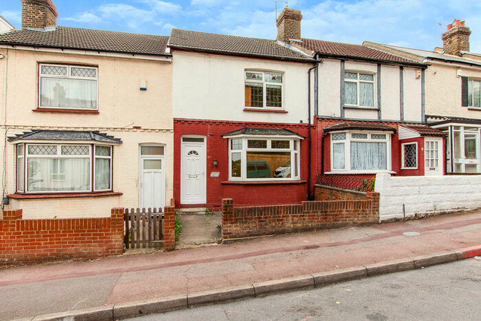 4 Bedroom Terraced House To Rent In Castle Road, Chatham, Kent, ME4