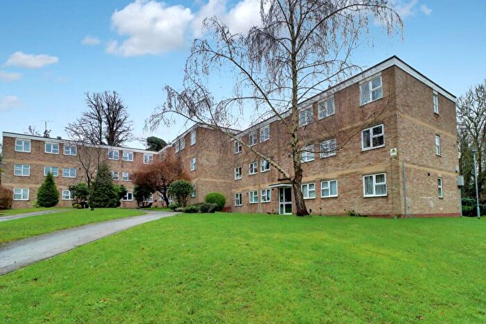 2 Bedroom Flat For Sale In Malvern Court, Addington Road, RG1