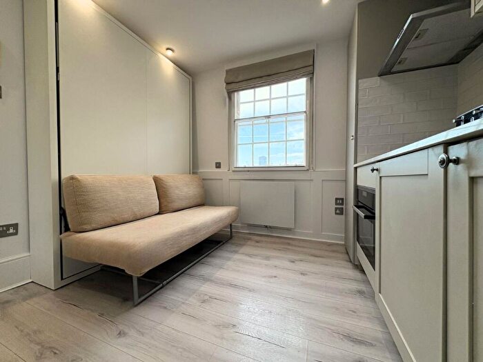 Flat To Rent In Gloucester Place, Marylebone, London, NW1