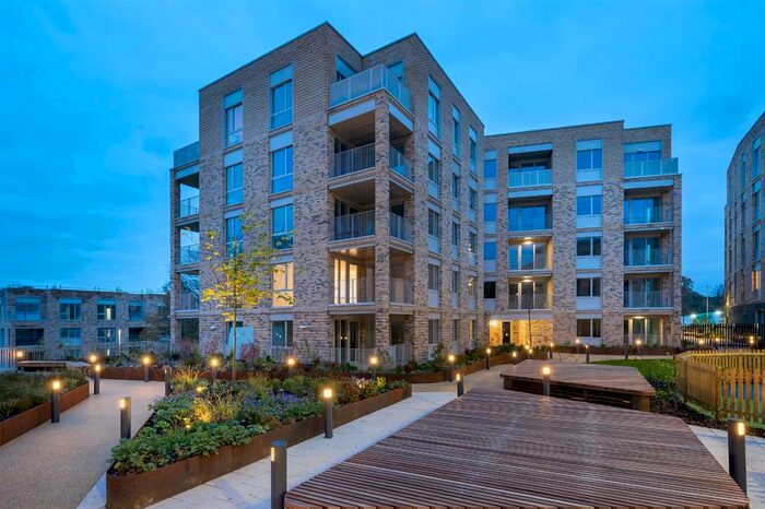 3 Bedroom Flat To Rent In Medawar Drive, London, NW7