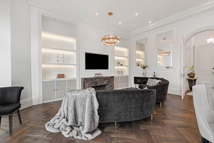 2 Bedroom Flat To Rent In Vicarage Gate, London, W8