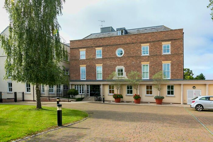 3 Bedroom Flat To Rent In Ham Common, Ham TW10