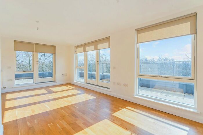 2 Bedroom Flat To Rent In Crisp Court, Gascoyne Road, London, E9