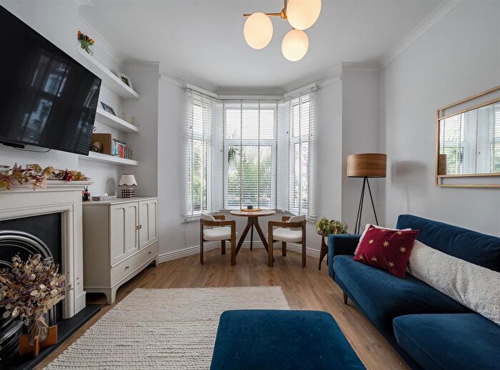 2 Bedroom Flat For Sale In Portnall Road, London, W9