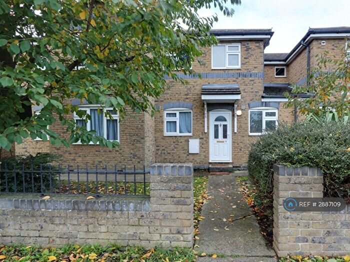 1 Bedroom Flat To Rent In Waterside Mead, Canvey Island, SS8