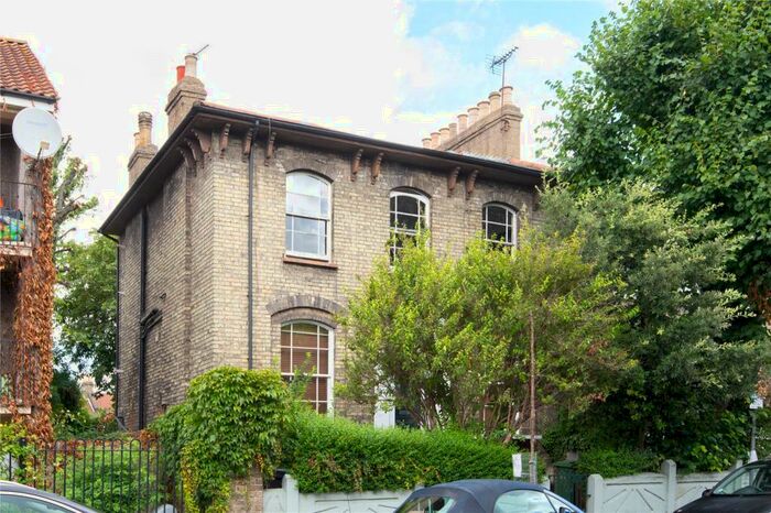 2 Bedroom Flat To Rent In Grosvenor Park Road, Walthamstow, London, E17