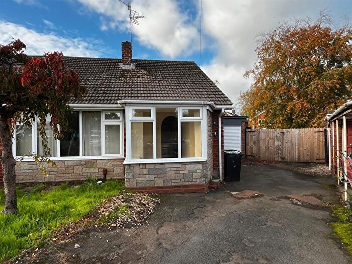 2 Bedroom Semi-detached Bungalow For Sale In Conway Close, Kingswinford, DY6