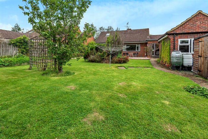 3 Bedroom Detached Bungalow To Rent In Clay Lane, Jacob's Well, Guildford, GU4