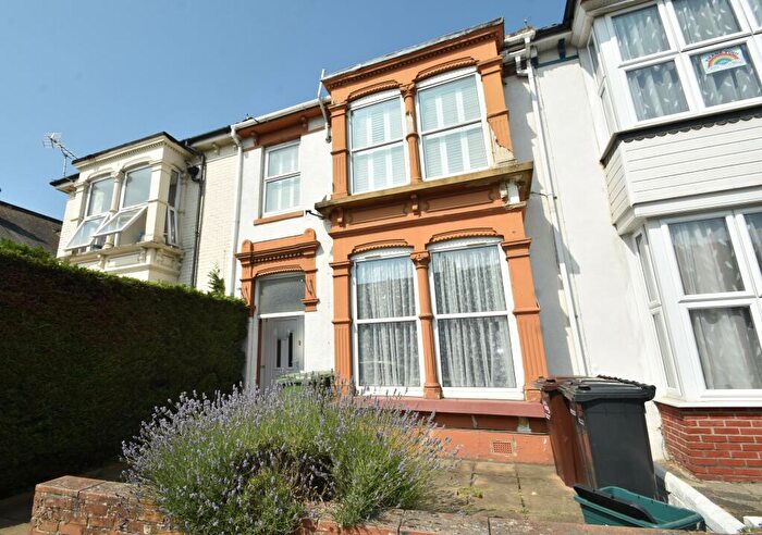 3 Bedroom Flat To Rent In Milton Road Silver Sub, Portsmouth, Hampshire, PO3