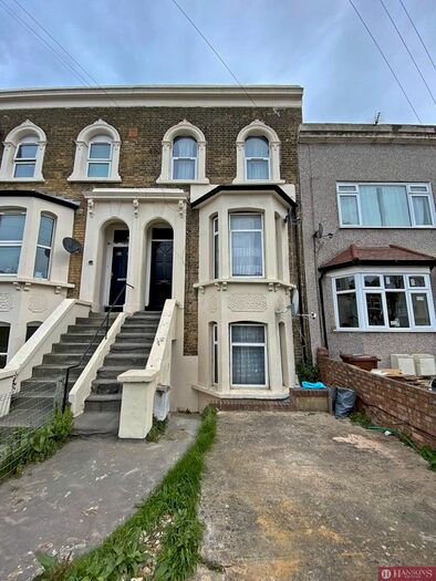 1 Bedroom Flat To Rent In Fairlop Road, London, E11