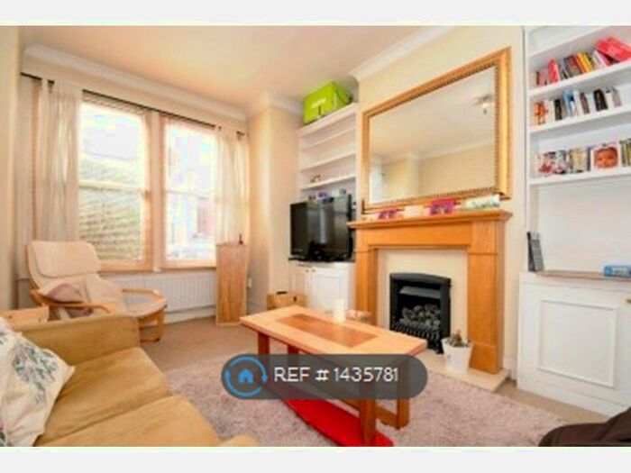 2 Bedroom Flat To Rent In Sellincourt Road, London, SW17