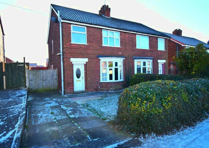 3 Bedroom Semi-Detached House To Rent In Burringham Road, Scunthorpe, DN17