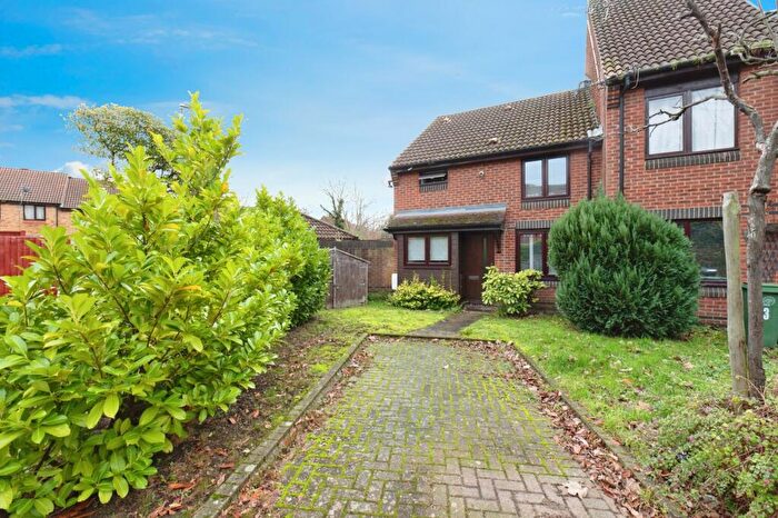 1 Bedroom End Of Terrace House For Sale In Hope Close, Sutton, SM1