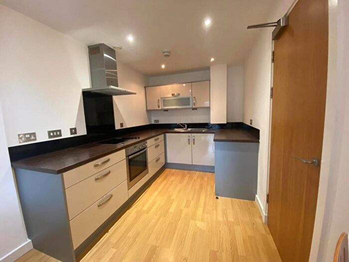 Flat To Rent In St. Georges Walk, Sheffield, S3