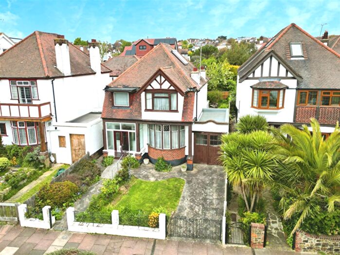 3 Bedroom Detached House For Sale In The Crossways, Chalkwell, SS0