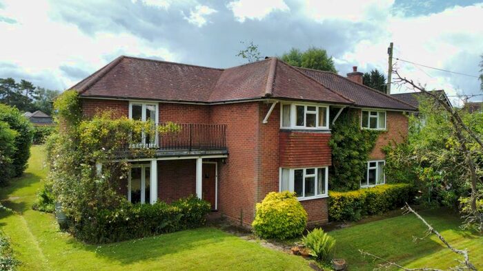 5 Bedroom Detached House For Sale In Ballinger Road, South Heath, HP16