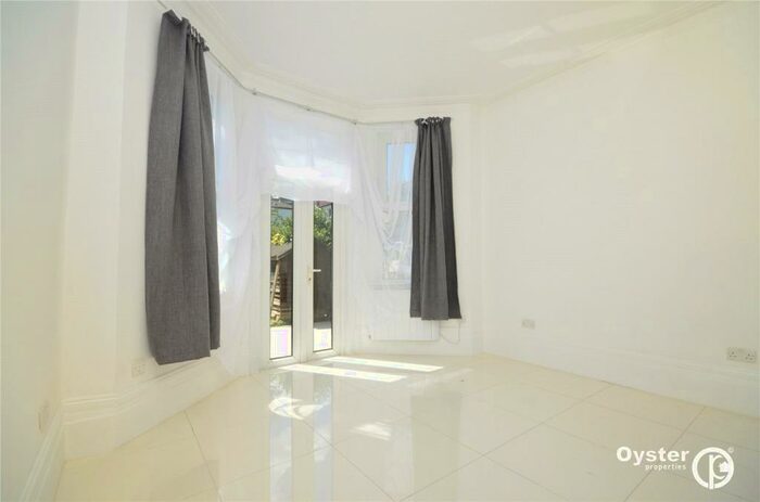 1 Bedroom Apartment To Rent In Bowes Road, London, N11