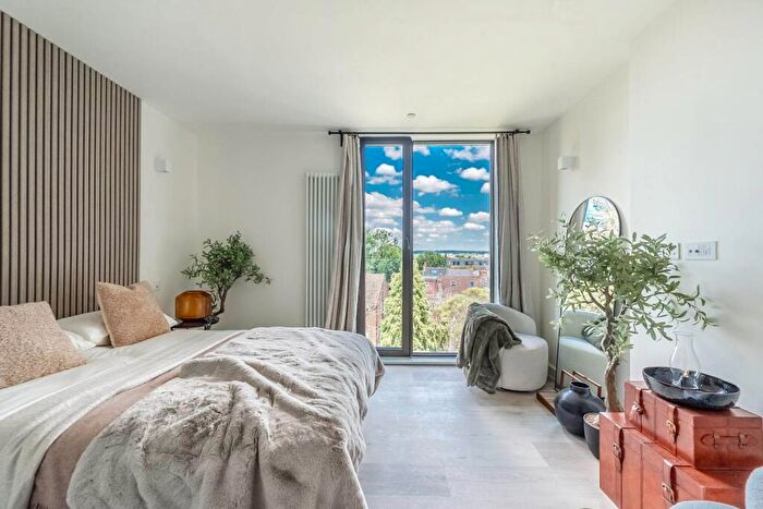 Studio To Rent In Greenhill Way, Harrow, HA1