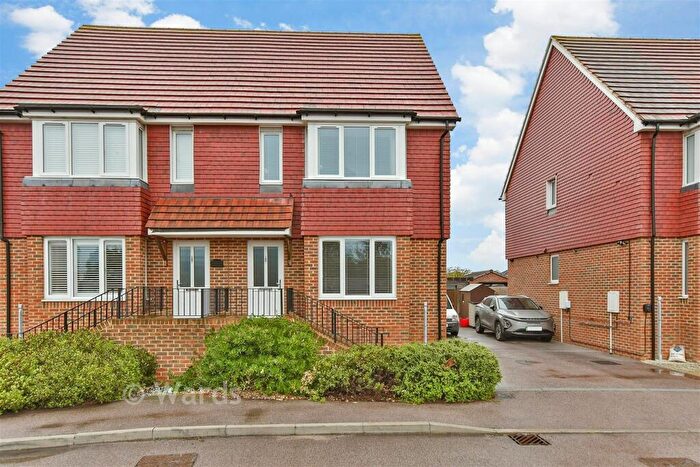 3 Bedroom Semi-Detached House For Sale In Lucas Close, Queenborough, Sheerness, Kent, ME11