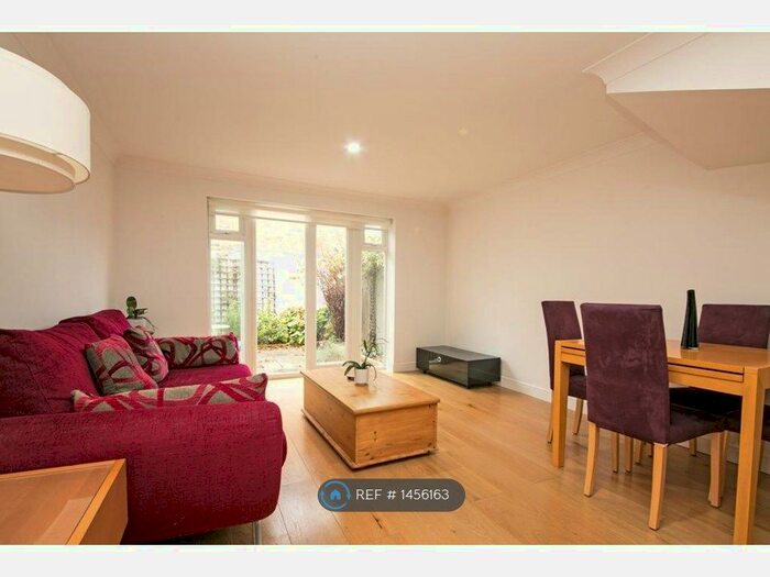 2 Bedroom Semi-Detached House To Rent In Lydden Grove, Wandsworth, SW18