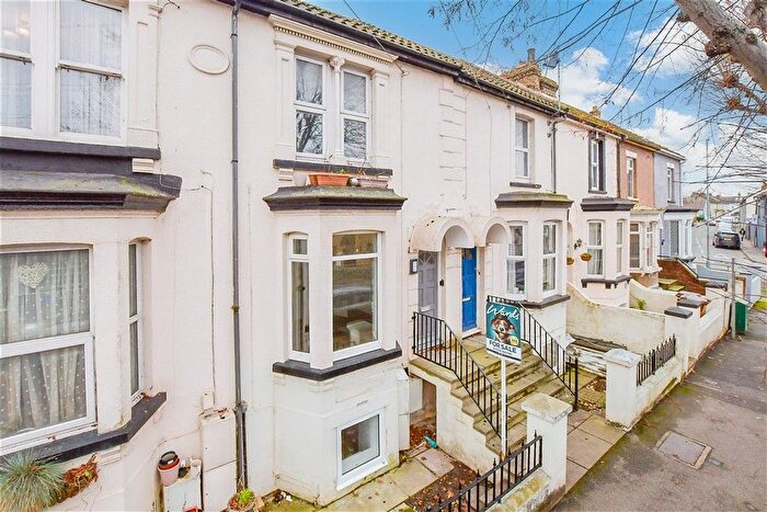 2 Bedroom Maisonette For Sale In Copenhagen Road, Gillingham, Kent, ME7