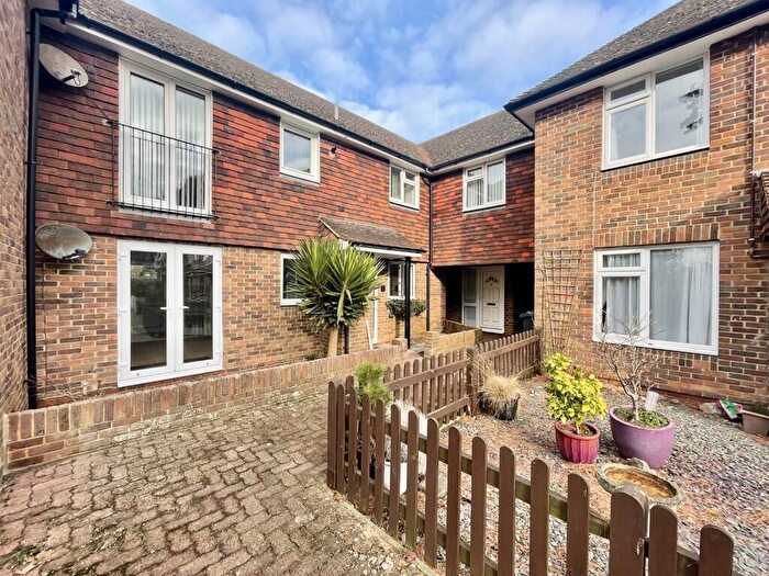 1 Bedroom Flat To Rent In Springfield Gardens, Worthing, BN13