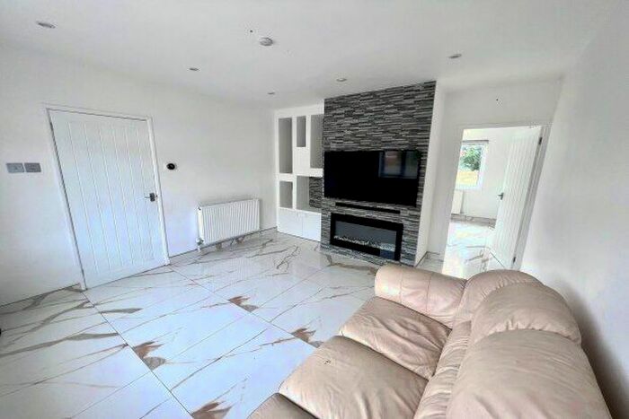 3 Bedroom Property To Rent In Earlstone Crescent, Bristol, BS30