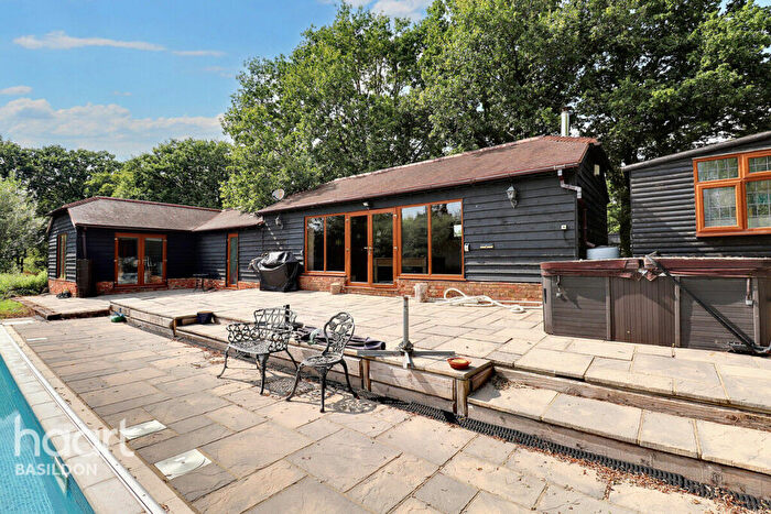 5 Bedroom Detached House For Sale In South Avenue, Basildon, SS16