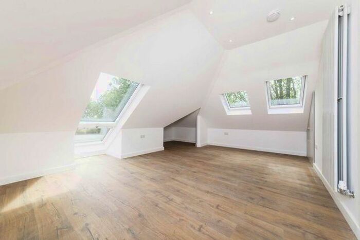 Studio To Rent In London Road, Twickenham, TW1