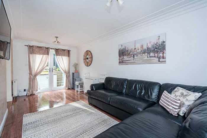 2 Bedroom End Of Terrace House For Sale In Anderson Crescent, FK1