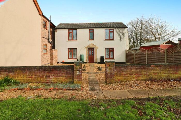 3 Bedroom Detached House For Sale In South Green, Coates, PE7