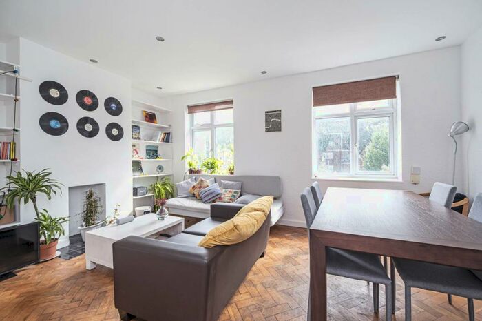 3 Bedroom Flat To Rent In Pitfield Street, Hoxton, London, N1